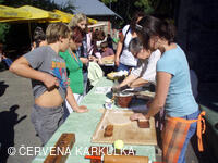 Tlačenice perníku v Království perníku 28. 9. 2011